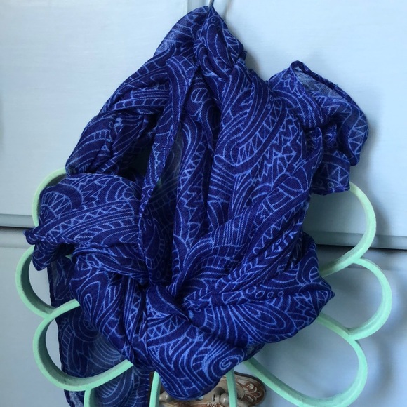 Scarf - Picture 2 of 4